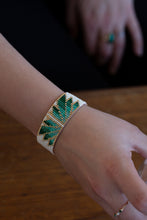 Load image into Gallery viewer, Bracelet Green Daisy