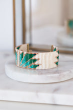 Load image into Gallery viewer, Bracelet Green Daisy